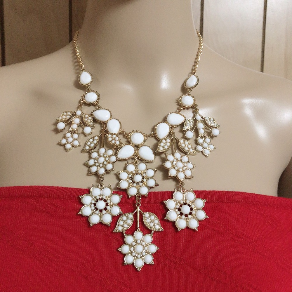 Floral Necklace in Gold & White